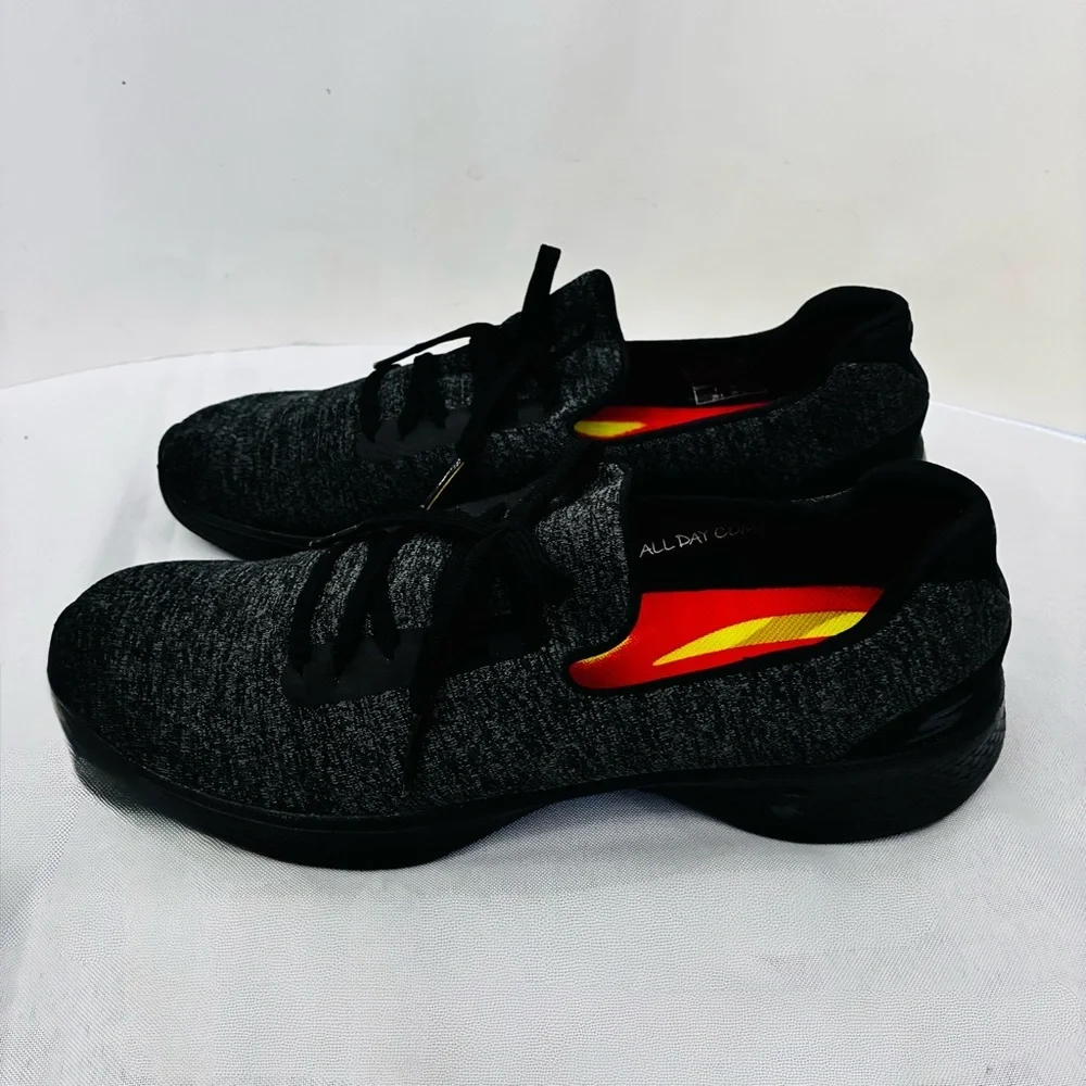 Skechers Performance Women's Goga Max  Go Walk 4 All Day Comfort Sneakers Sz 7.5